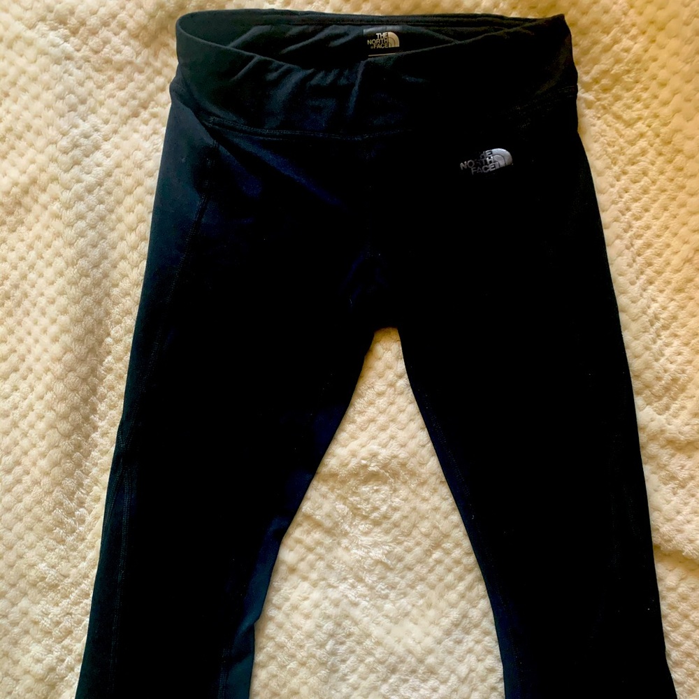 Black north face workout capris